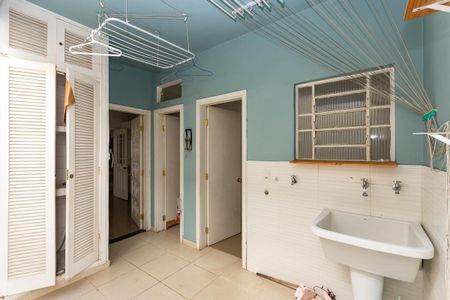 Casa à venda com 192m², 3 quartos e 2 vagas Casa à venda com 192m², 3 quartos e 2 vagasÁrea de Serviço