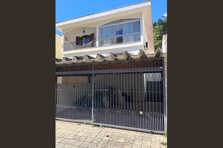 Casa à venda com 192m², 3 quartos e 2 vagas Casa à venda com 192m², 3 quartos e 2 vagasFachada
