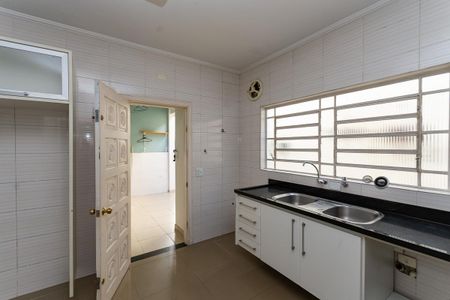 Casa à venda com 192m², 3 quartos e 2 vagas Casa à venda com 192m², 3 quartos e 2 vagasCozinha