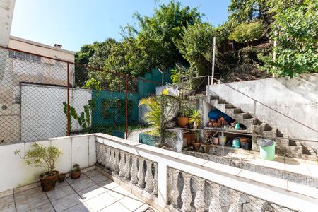 Casa à venda com 192m², 3 quartos e 2 vagas Casa à venda com 192m², 3 quartos e 2 vagasTerraço