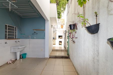 Casa à venda com 192m², 3 quartos e 2 vagas Casa à venda com 192m², 3 quartos e 2 vagasCorredor