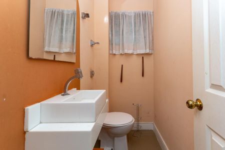 Casa à venda com 192m², 3 quartos e 2 vagas Casa à venda com 192m², 3 quartos e 2 vagasLavabo