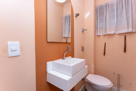 Casa à venda com 192m², 3 quartos e 2 vagas Casa à venda com 192m², 3 quartos e 2 vagasLavabo