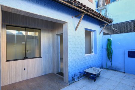 Área externa de casa para alugar com 2 quartos, 100m² em Ipiranga, Belo Horizonte