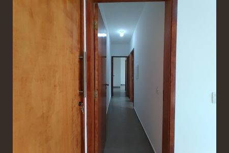 Corredor de apartamento para alugar com 2 quartos, 55m² em Santa Mônica, Uberlândia