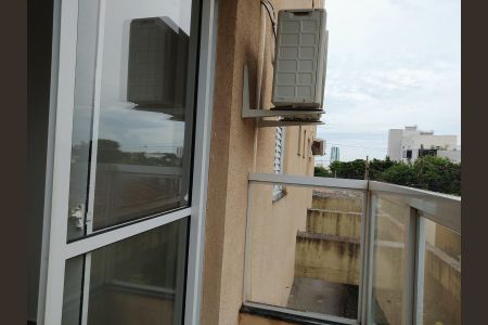 Varanda da sala de apartamento para alugar com 2 quartos, 55m² em Santa Mônica, Uberlândia