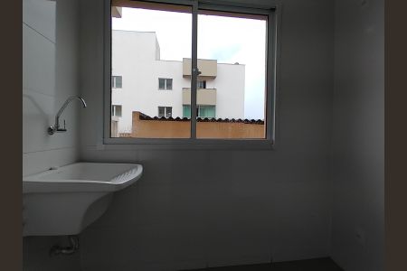 Área de serviço de apartamento para alugar com 2 quartos, 55m² em Santa Mônica, Uberlândia