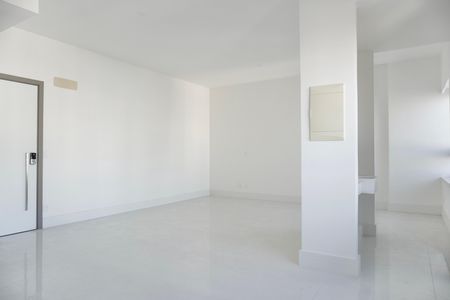 Studio à venda com 44m², 1 quarto e 1 vaga Studio à venda com 44m², 1 quarto e 1 vagaSala e quarto