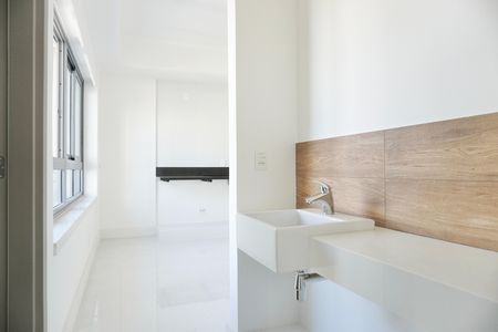 Banheiro  de kitnet/studio à venda com 1 quarto, 44m² em Savassi, Belo Horizonte