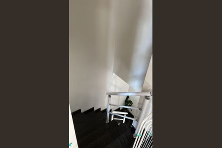 Escada de casa para alugar com 3 quartos, 90m² em Vila Gea, São Paulo