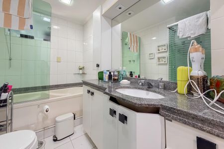 Banheiro Social de apartamento à venda com 3 quartos, 79m² em Aclimação, São Paulo