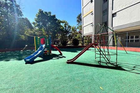 Apartamento à venda com 77m², 2 quartos e 1 vaga Apartamento à venda com 77m², 2 quartos e 1 vagaÁrea comum - Playground