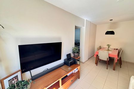 Apartamento à venda com 77m², 2 quartos e 1 vaga Apartamento à venda com 77m², 2 quartos e 1 vagaSala