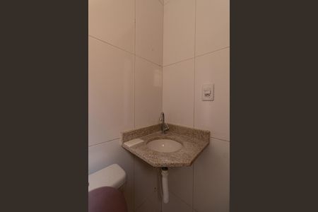 Casa para alugar com 44m², 2 quartos e 1 vaga Casa para alugar com 44m², 2 quartos e 1 vagaBanheiro
