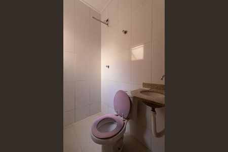 Banheiro de casa para alugar com 2 quartos, 44m² em Guaianases, São Paulo
