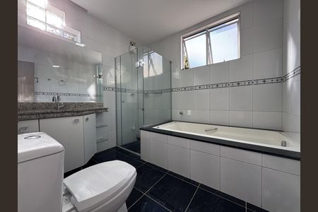 Banheiro  de apartamento à venda com 3 quartos, 131m² em Castelo, Belo Horizonte