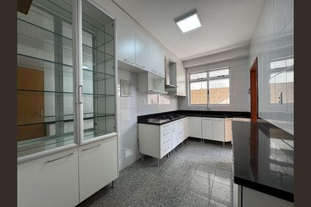 Apartamento à venda com 131m², 3 quartos e 2 vagas Apartamento à venda com 131m², 3 quartos e 2 vagasCozinha