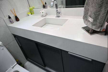 Apartamento à venda com 66m², 2 quartos e 1 vaga Apartamento à venda com 66m², 2 quartos e 1 vagabanheiro social detalhe pia