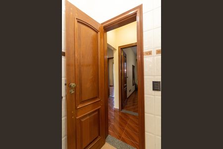 Casa à venda com 270m², 5 quartos e 4 vagas Casa à venda com 270m², 5 quartos e 4 vagasLavabo