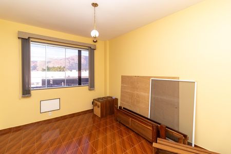 Casa à venda com 270m², 5 quartos e 4 vagas Casa à venda com 270m², 5 quartos e 4 vagasQuarto 5
