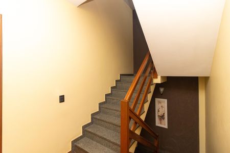 Casa à venda com 270m², 5 quartos e 4 vagas Casa à venda com 270m², 5 quartos e 4 vagasHall