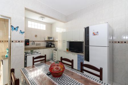 Casa à venda com 270m², 5 quartos e 4 vagas Casa à venda com 270m², 5 quartos e 4 vagasCozinha 1