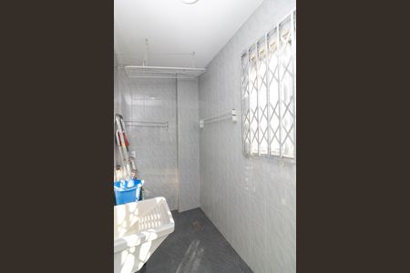 Casa à venda com 270m², 5 quartos e 4 vagas Casa à venda com 270m², 5 quartos e 4 vagasÁrea de Serviço