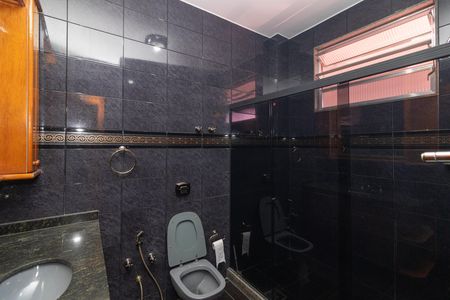 Casa à venda com 270m², 5 quartos e 4 vagas Casa à venda com 270m², 5 quartos e 4 vagasBanheiro 2