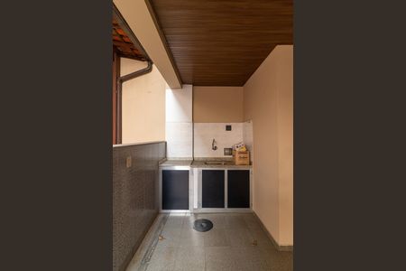 Casa à venda com 270m², 5 quartos e 4 vagas Casa à venda com 270m², 5 quartos e 4 vagasGaragem