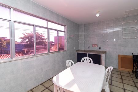 Casa à venda com 270m², 5 quartos e 4 vagas Casa à venda com 270m², 5 quartos e 4 vagasCozinha