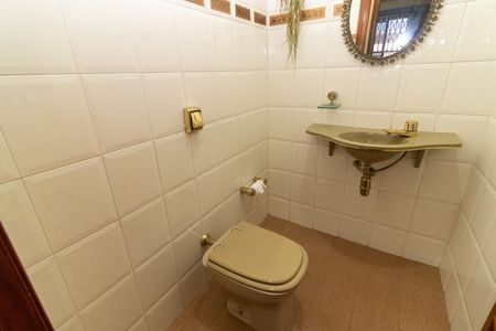 Casa à venda com 270m², 5 quartos e 4 vagas Casa à venda com 270m², 5 quartos e 4 vagasLavabo