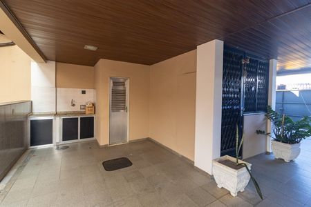 Garagem de casa à venda com 5 quartos, 270m² em Realengo, Rio de Janeiro