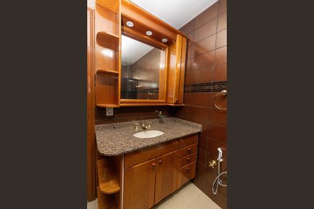 Casa à venda com 270m², 5 quartos e 4 vagas Casa à venda com 270m², 5 quartos e 4 vagasBanheiro da Suíte