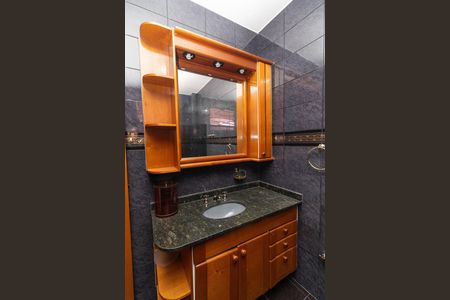 Casa à venda com 270m², 5 quartos e 4 vagas Casa à venda com 270m², 5 quartos e 4 vagasBanheiro 2