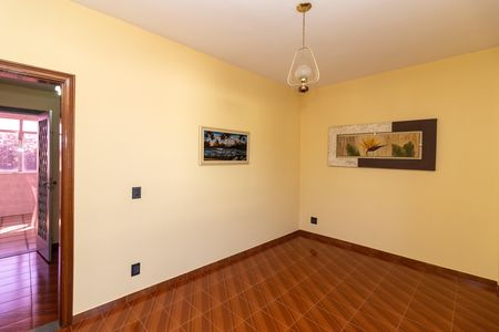 Casa à venda com 270m², 5 quartos e 4 vagas Casa à venda com 270m², 5 quartos e 4 vagasQuarto 4