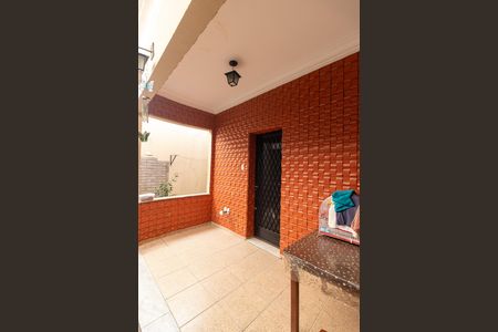 Casa à venda com 270m², 5 quartos e 4 vagas Casa à venda com 270m², 5 quartos e 4 vagasVaranda