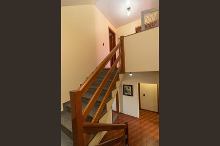 Casa à venda com 270m², 5 quartos e 4 vagas Casa à venda com 270m², 5 quartos e 4 vagasHall