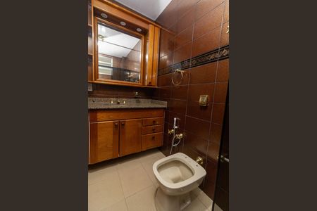 Casa à venda com 270m², 5 quartos e 4 vagas Casa à venda com 270m², 5 quartos e 4 vagasBanheiro da Suíte
