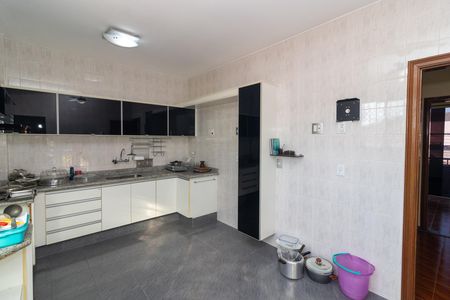 Casa à venda com 270m², 5 quartos e 4 vagas Casa à venda com 270m², 5 quartos e 4 vagasCozinha 2