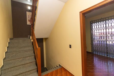 Casa à venda com 270m², 5 quartos e 4 vagas Casa à venda com 270m², 5 quartos e 4 vagasHall