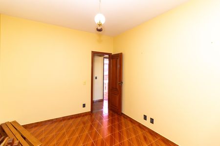 Casa à venda com 270m², 5 quartos e 4 vagas Casa à venda com 270m², 5 quartos e 4 vagasQuarto 5