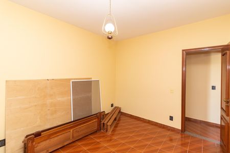 Casa à venda com 270m², 5 quartos e 4 vagas Casa à venda com 270m², 5 quartos e 4 vagasQuarto 5