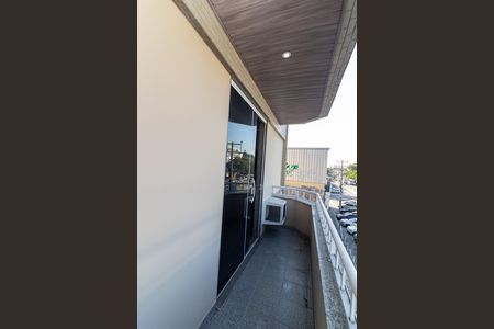 Casa à venda com 270m², 5 quartos e 4 vagas Casa à venda com 270m², 5 quartos e 4 vagasSacada 2