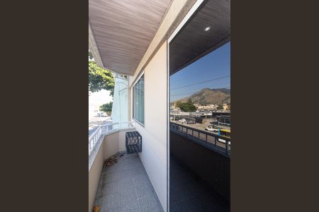 Sacada 2 de casa à venda com 5 quartos, 270m² em Realengo, Rio de Janeiro