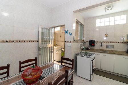 Casa à venda com 270m², 5 quartos e 4 vagas Casa à venda com 270m², 5 quartos e 4 vagasCozinha 1