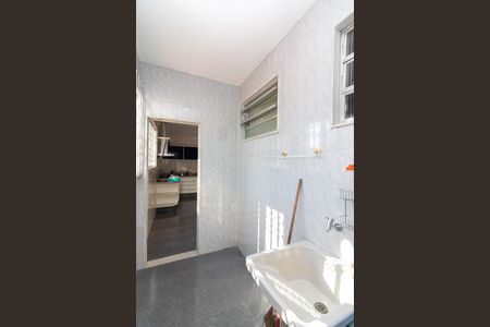 Casa à venda com 270m², 5 quartos e 4 vagas Casa à venda com 270m², 5 quartos e 4 vagasÁrea de Serviço