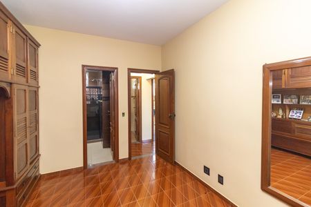 Casa à venda com 270m², 5 quartos e 4 vagas Casa à venda com 270m², 5 quartos e 4 vagasQuarto 3 - Suíte