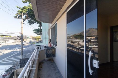 Casa à venda com 270m², 5 quartos e 4 vagas Casa à venda com 270m², 5 quartos e 4 vagasSacada 1