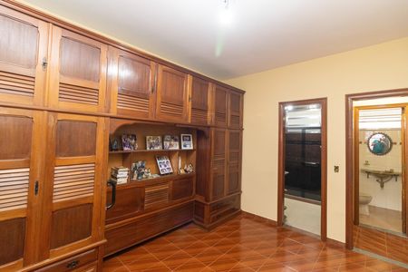 Casa à venda com 270m², 5 quartos e 4 vagas Casa à venda com 270m², 5 quartos e 4 vagasQuarto 3 - Suíte