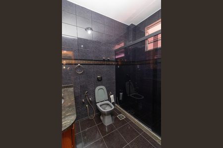 Casa à venda com 270m², 5 quartos e 4 vagas Casa à venda com 270m², 5 quartos e 4 vagasBanheiro 2